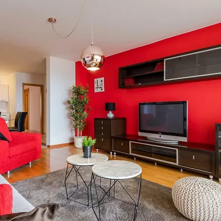 아파트 With View, Magis Red 스플리트